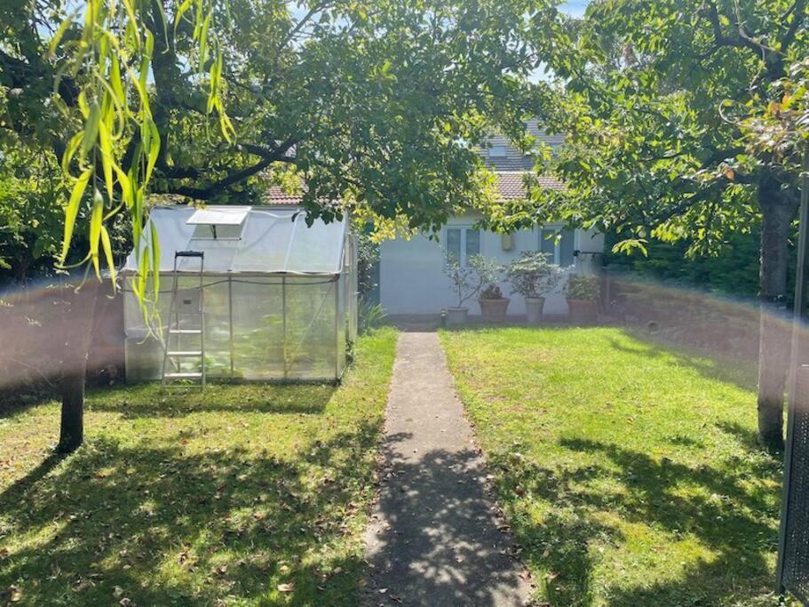 Maisonnette Dans Jardin Partage Bois-Colombes Exterior foto