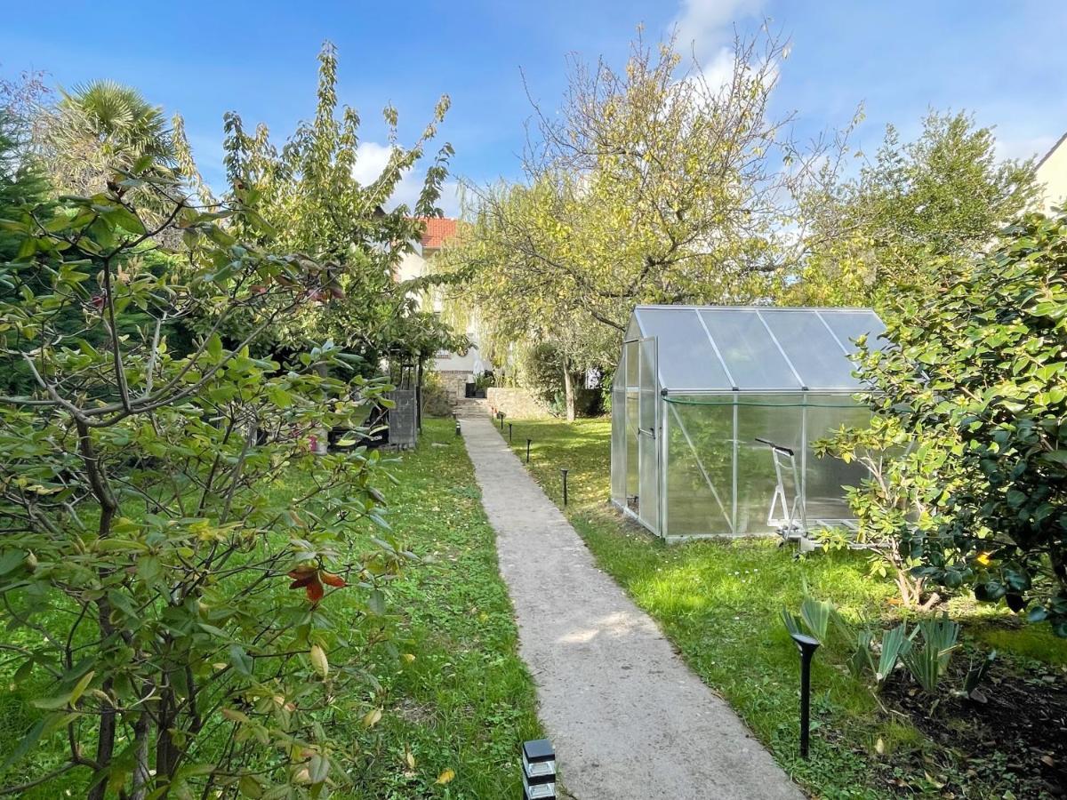 Maisonnette Dans Jardin Partage Bois-Colombes Exterior foto
